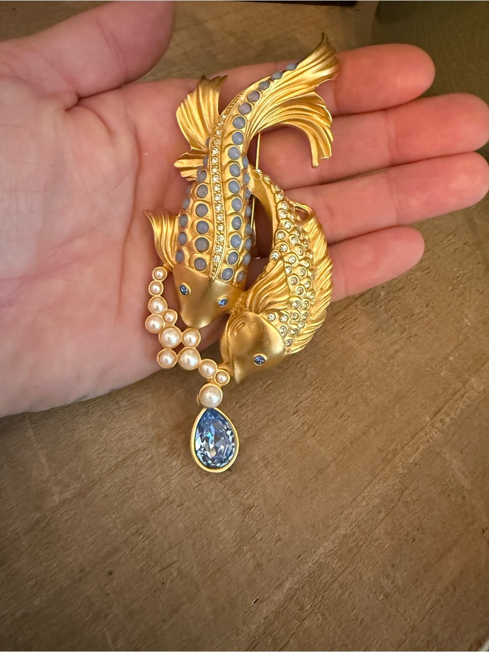 Vintage Elizabeth Taylor for Avon Koi Fish Brooch | Faux Pearls • Blue Crystals - Picture 4 of 17